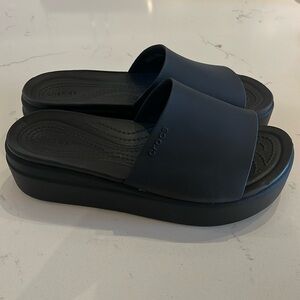 CROCS Brooklyn Slide Sandal in Black, Size 7
